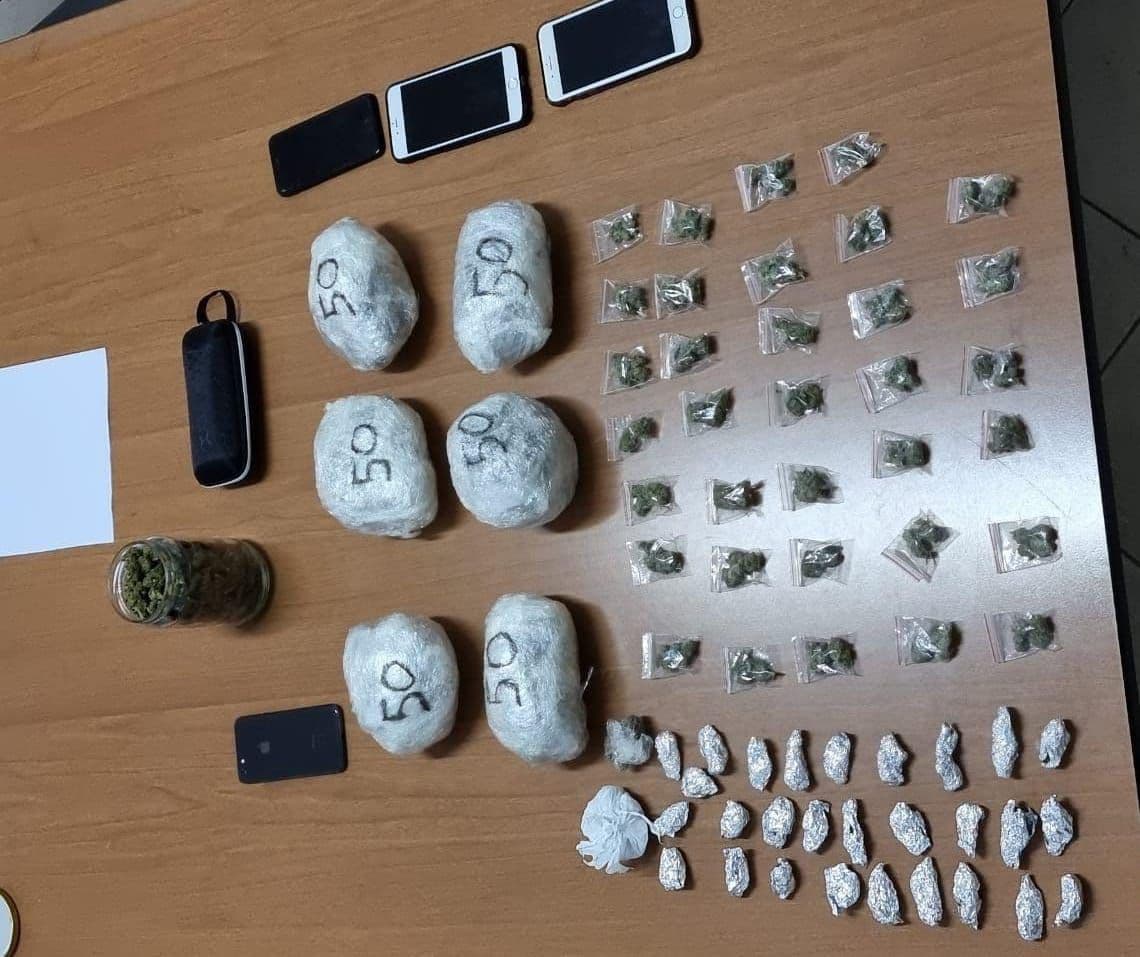 Shpërndanin lëndë narkotike nëpër lagjet e Vlorës, dy të arrestuar