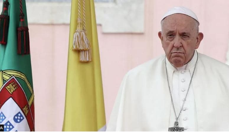 Papa takohet me viktimat e abuzimit seksual nga klerikët