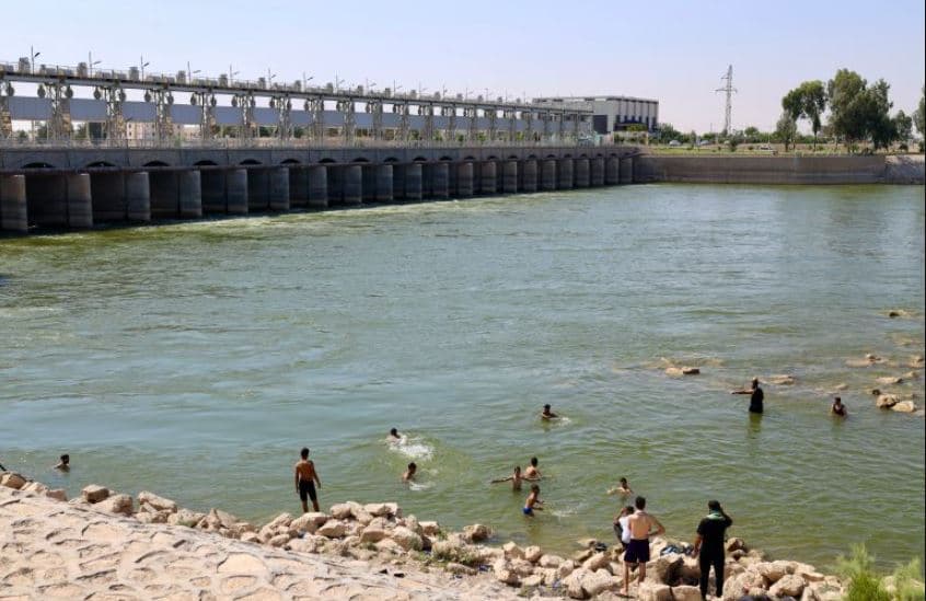 Vapa ekstreme godet Irakun, temperaturat i kalojnë 50 gradë Celsius