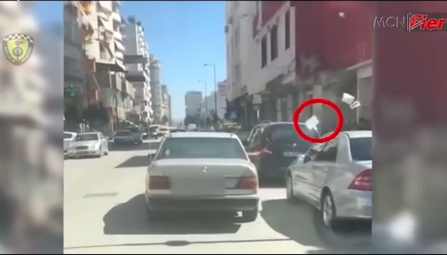 Mbeturinat mbushin rrugët/ Drejtuesit e automjeteve të pabindur, qytetarët: Të ndëshkohen (VIDEO)