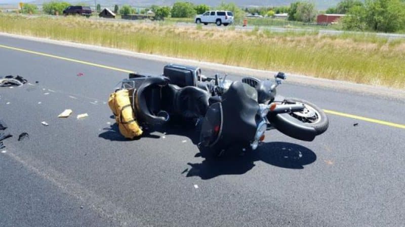 Përplaset makina me motorin, plagoset një person në Korçë