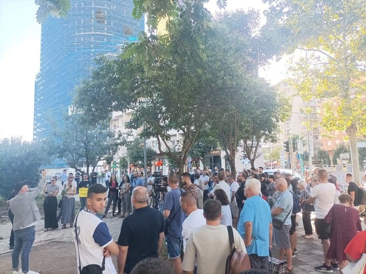 “Të ndalim përbindëshin!”, protestë kundër ndërtimit të kullës pas TOB
