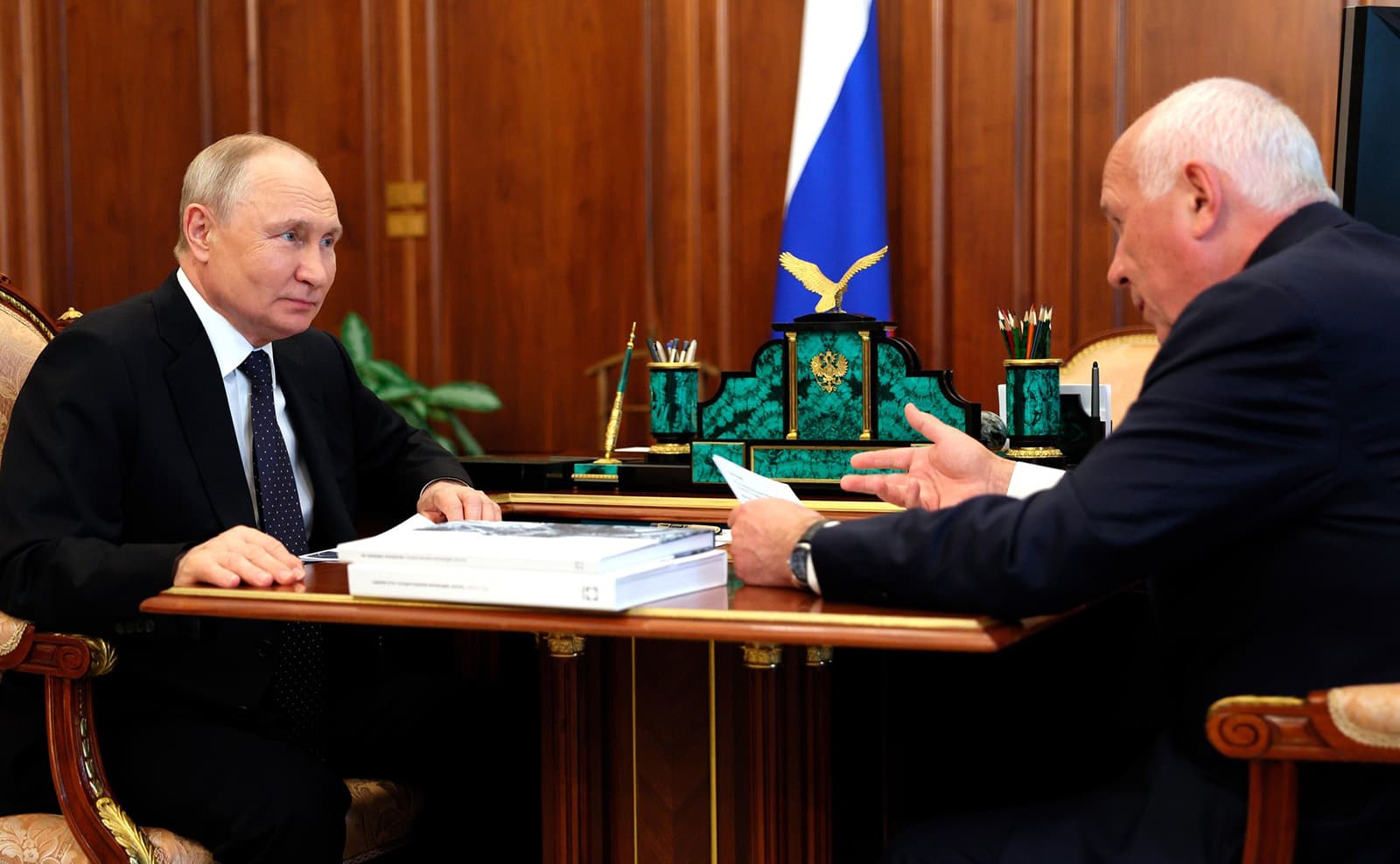 Putin: Është e nevojshme që Rusia të rrisë prodhimin e llojeve të fundit të armëve