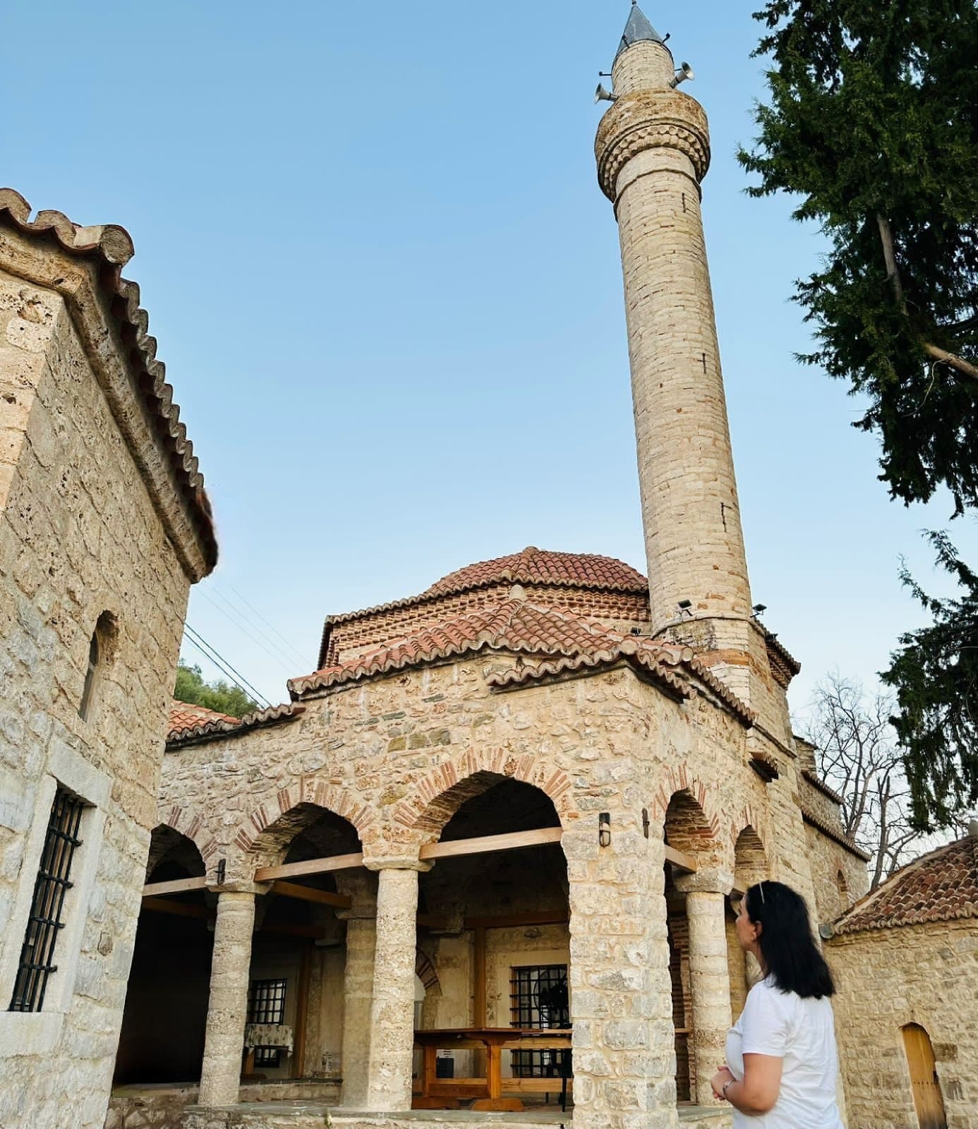 Xhamia e vetme në botë me emër të krishterë, ndodhet në Delvinë