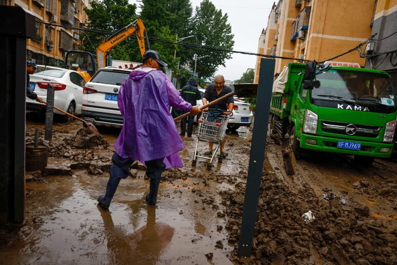 Shirat e rrëmbyeshëm në Kinë, 33 të vdekur dhe 18 të zhdukur