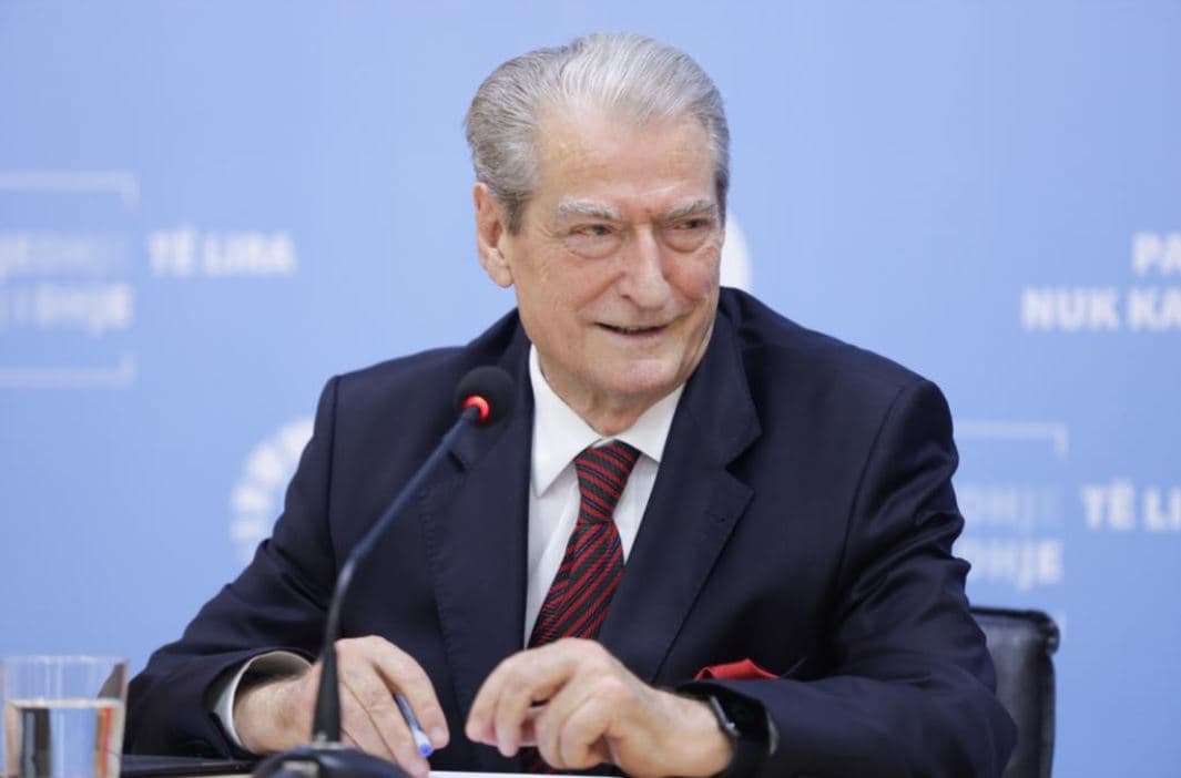 Berisha: Zoto rrezitet në Vlorë. Mërtirit ju refuzua azili në Vjenë, po bëhet gati të ikë në Zimbabve