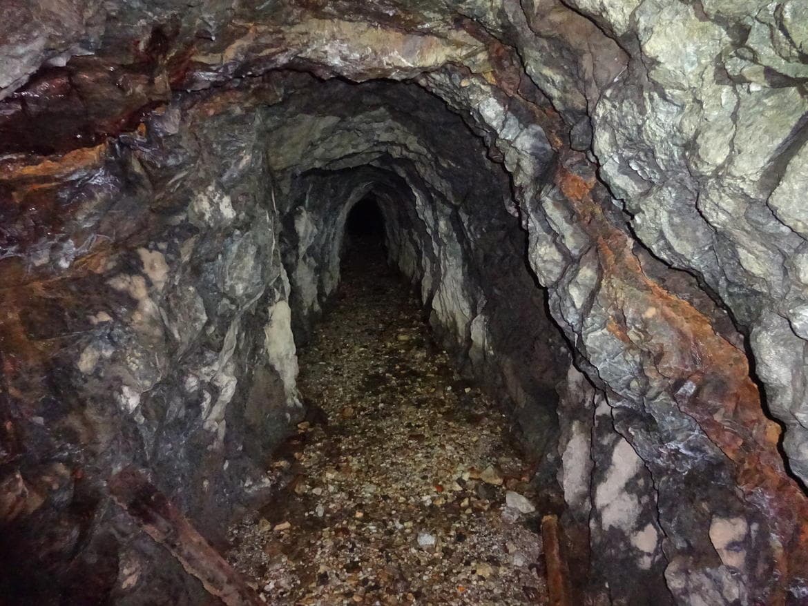 Procedohen 3 persona në Dibër, kryenin aktivitet minerar me lëndë plasëse në mënyrë të jashtëligjshme