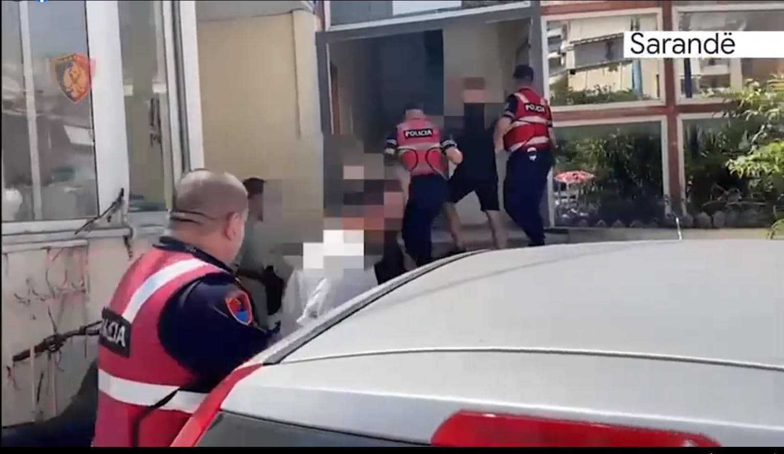Shisnin kanabis në lokalet e Sarandës, arrestohet një 18-vjeçar, procedohet një tjetër