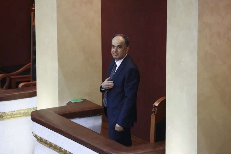   Një ditë para skadimit të afatit për t'u shprehur/ Presidenti Begaj kalon në heshtje ligjin për mjekësinë dhe legalizimin e kanabisit