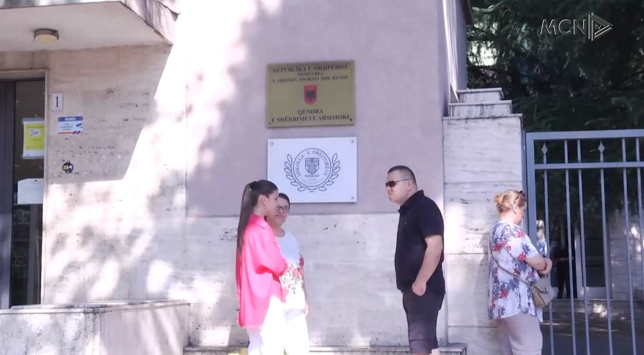 Maturantët në testin e mjekësisë: Kundër vendimit të qeverisë, duam të emigrojmë (VIDEO)