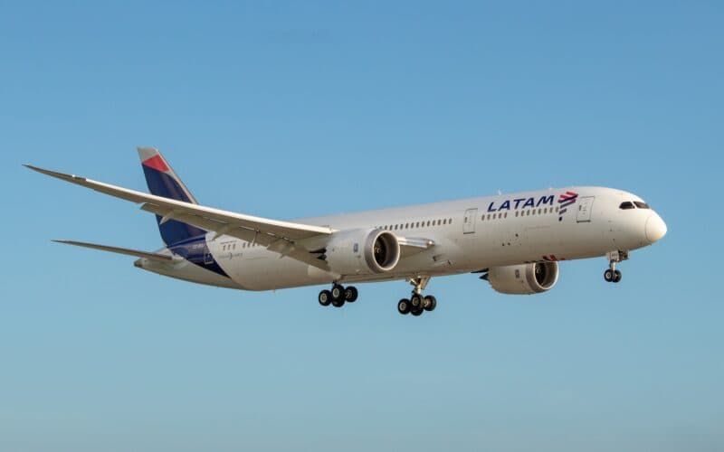 Piloti i linjës ajrore vdes gjatë fluturimit, avioni bën ulje emergjente