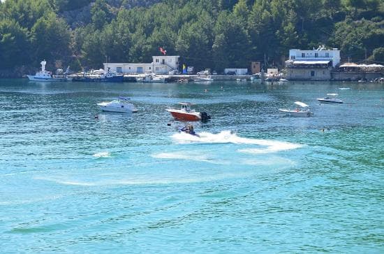 U përplas me jet ski në plazhin e Llamanit, ndërron jetë tek spitali i Traumës 16-vjeçari