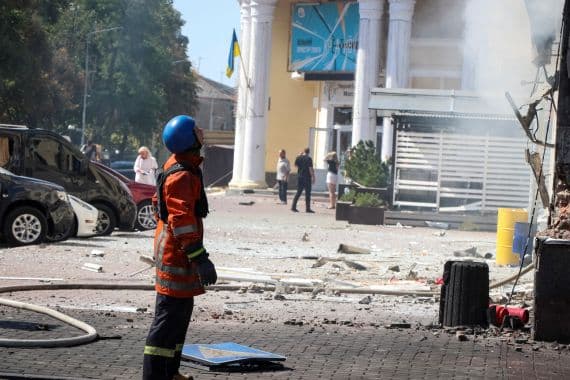 Sulm me raketa në Veri të Ukrainës/ Vriten 7 persona, mes viktimave edhe një fëmijë