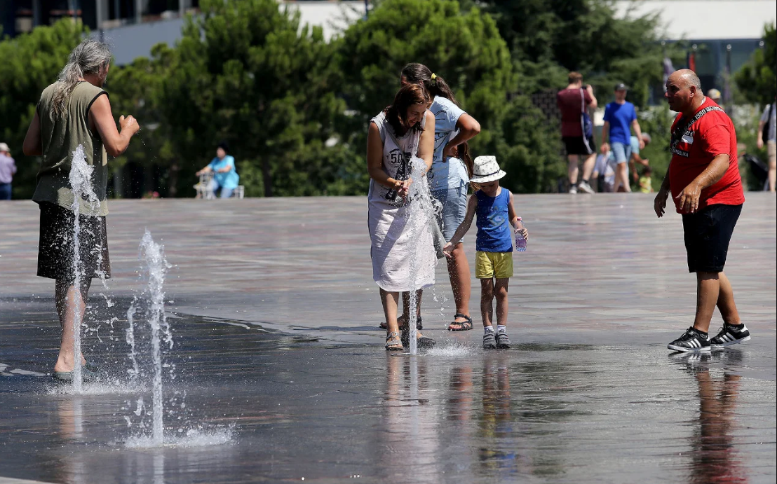 Fundjavë e ngrohtë, temperaturat shkojnë deri në 40 gradë Celsius