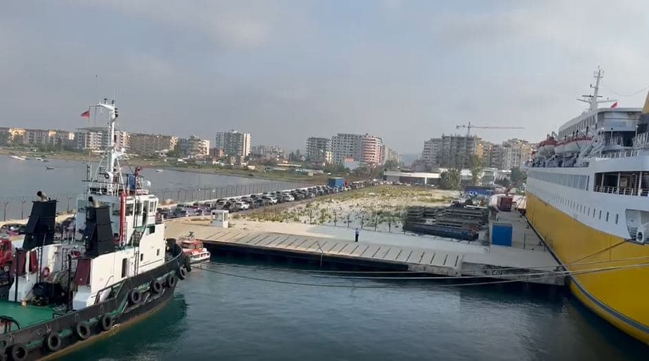 Fluks i lartë në Portin e Vlorës, sot kanë hyrë 1400 pasagjerë dhe 320 automjete