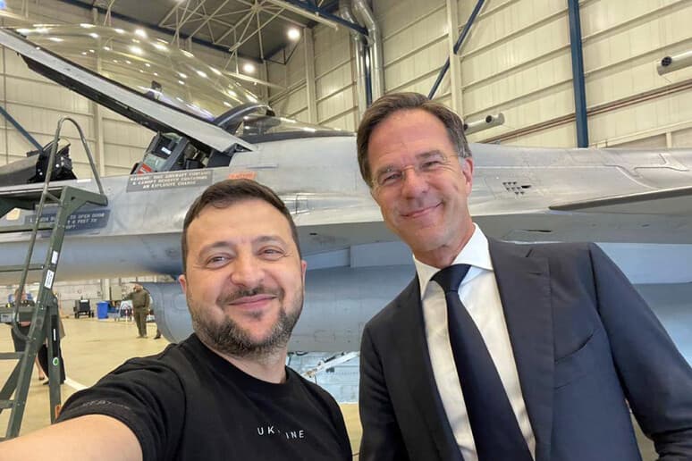 Rutte: Holanda dhe Danimarka do të furnizojnë Ukrainën me F-16