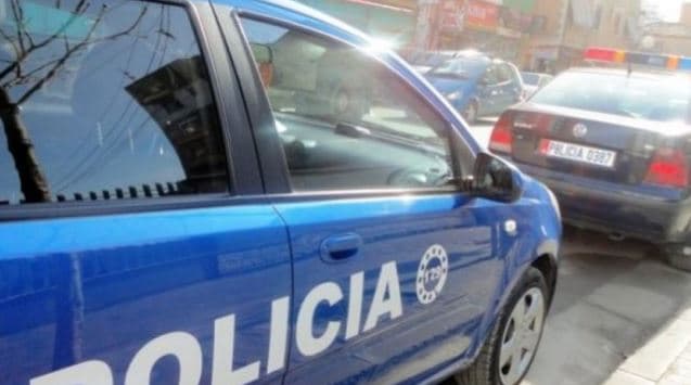 Përvetësonte para nga qytetarët që parkonin automjetet në një hapësirë publike, arrestohet 57-vjeçari në Durrës