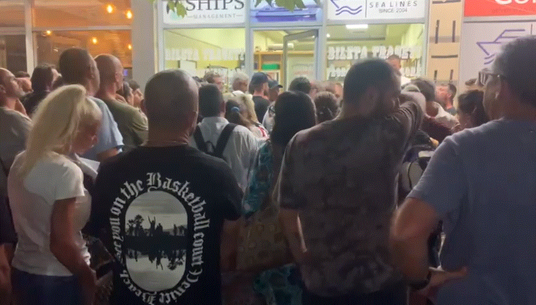 Trageti pëson defekt, radhë të gjata në Portin e Vlorës