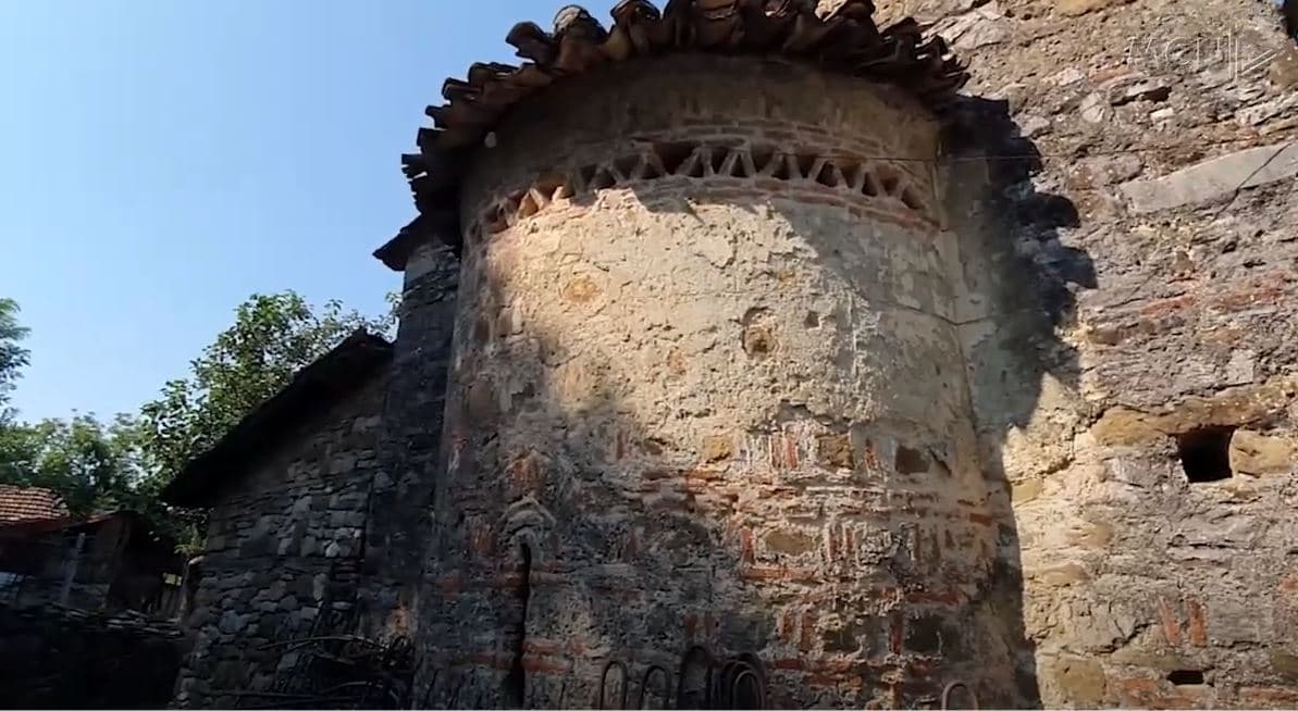 Kisha e Shën Kollit e degraduar. Elbasan, monumenti i kulturës i parestauruar prej vitesh (VIDEO)
