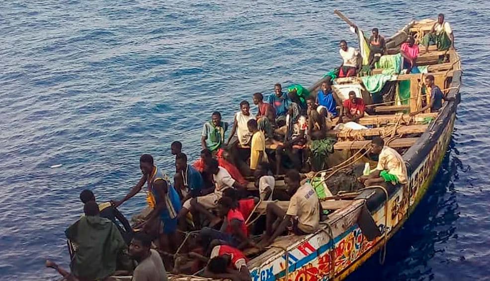 Kthehen në shtëpi 37 emigrantët e shpëtuar nga anija e bllokuar prej javësh në Cape Verde