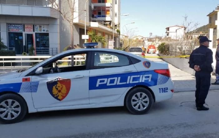 Tentoi të trafikonte drejt Francës një armë zjarri pistoletë, arrestohet në Durrës 21-vjeçari nga Kosova