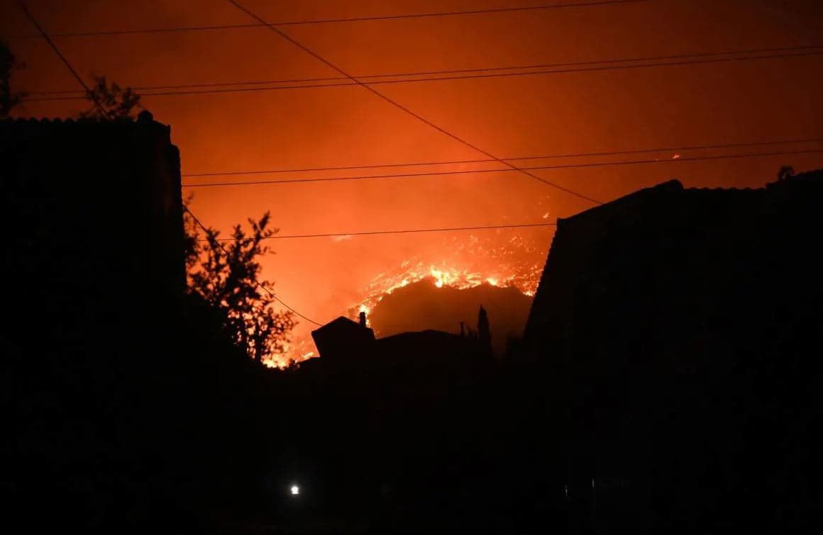 26 viktima nga zjarret në Greqi, mes tyre dhe 2 fëmijë 
