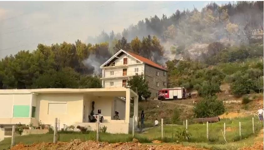    93 ha u përshkua nga flakët në Laç/ Izolohet zjarri pranë kishës, aktive vetëm një vatër zjarri