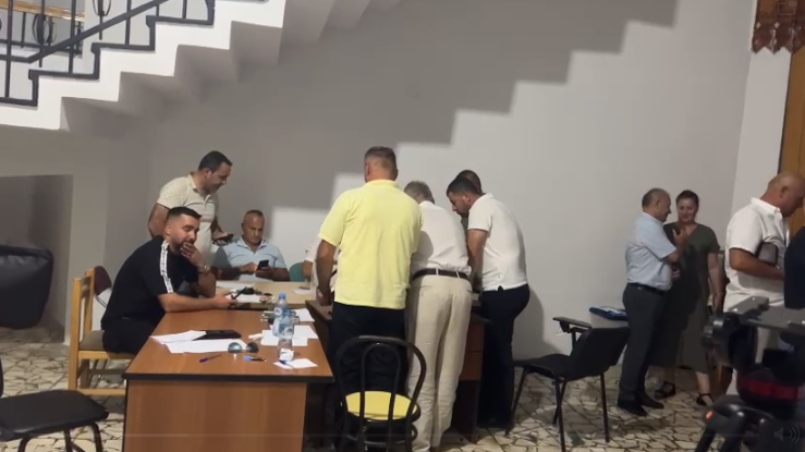 Gara për bashkinë e Kukësit, Emri Vata fiton primaret e Rithemelimit