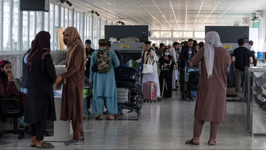 Talibanët ndalojnë studentet afgane që largohen nga vendi për të studiuar në Dubai