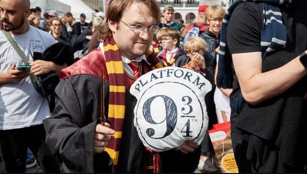 Hamburgu thyen rekordin botëror për grumbullimin më të madh të njerëzve të veshur si Harry Potter