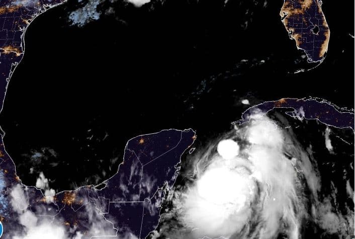 Stuhia tropikale Idalia pritet të intensifikohet në një stuhi të kategorisë 3 ndërsa lëviz drejt Floridas