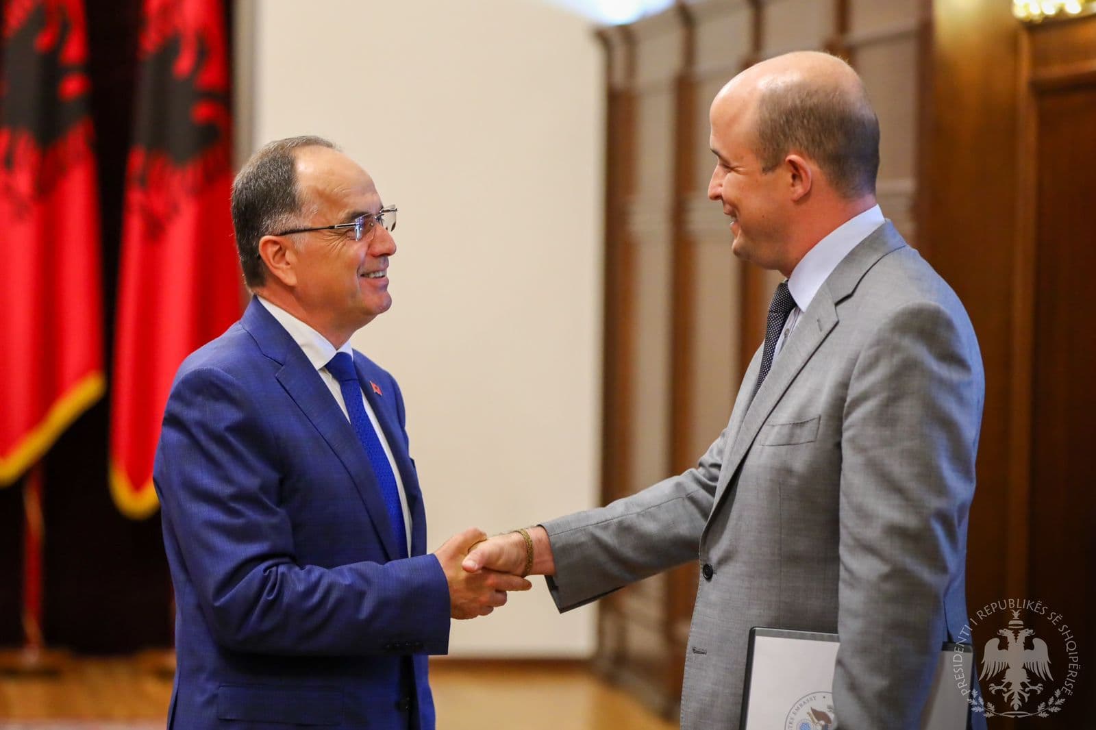 Begaj pret të Ngarkuarin me Punë të SHBA: Luftë kundër krimit dhe korrupsionit