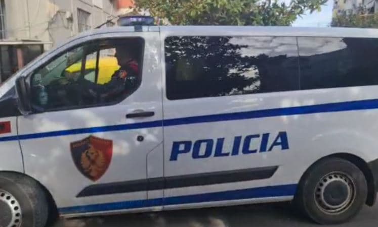 Shfrytëzoi për prostitucion një 30-vjeçare, arrestohet i riu nga Greqia, u kap gjatë tentativës për t'u larguar nga Kapshtica