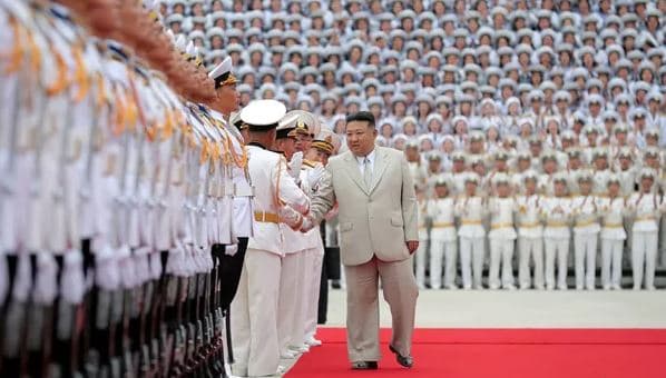 Kim Jong-un bën thirrje për forcimin e marinës së Koresë së Veriut