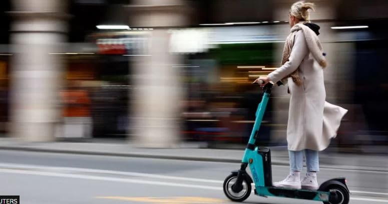 Francë/ Hyn në fuqi ndalimi i marrjes me qera i skuterave elektrikë