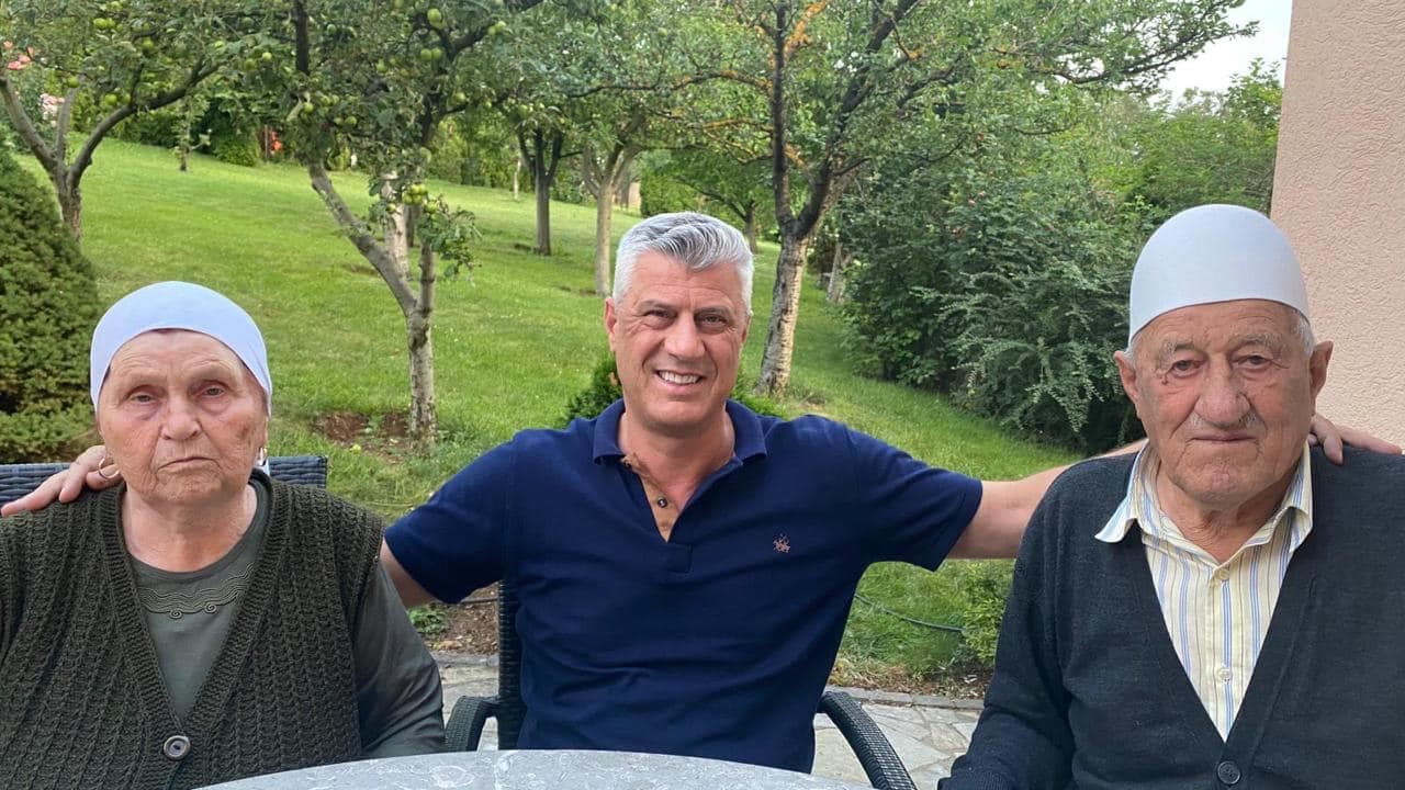 I ati në gjendje të rëndë, Thaçi lë qelinë dhe kthehet në vendlindje