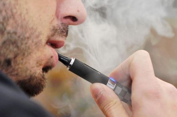Franca do të ndalojë së shpejti cigaret elektronike njëpërdorimshme