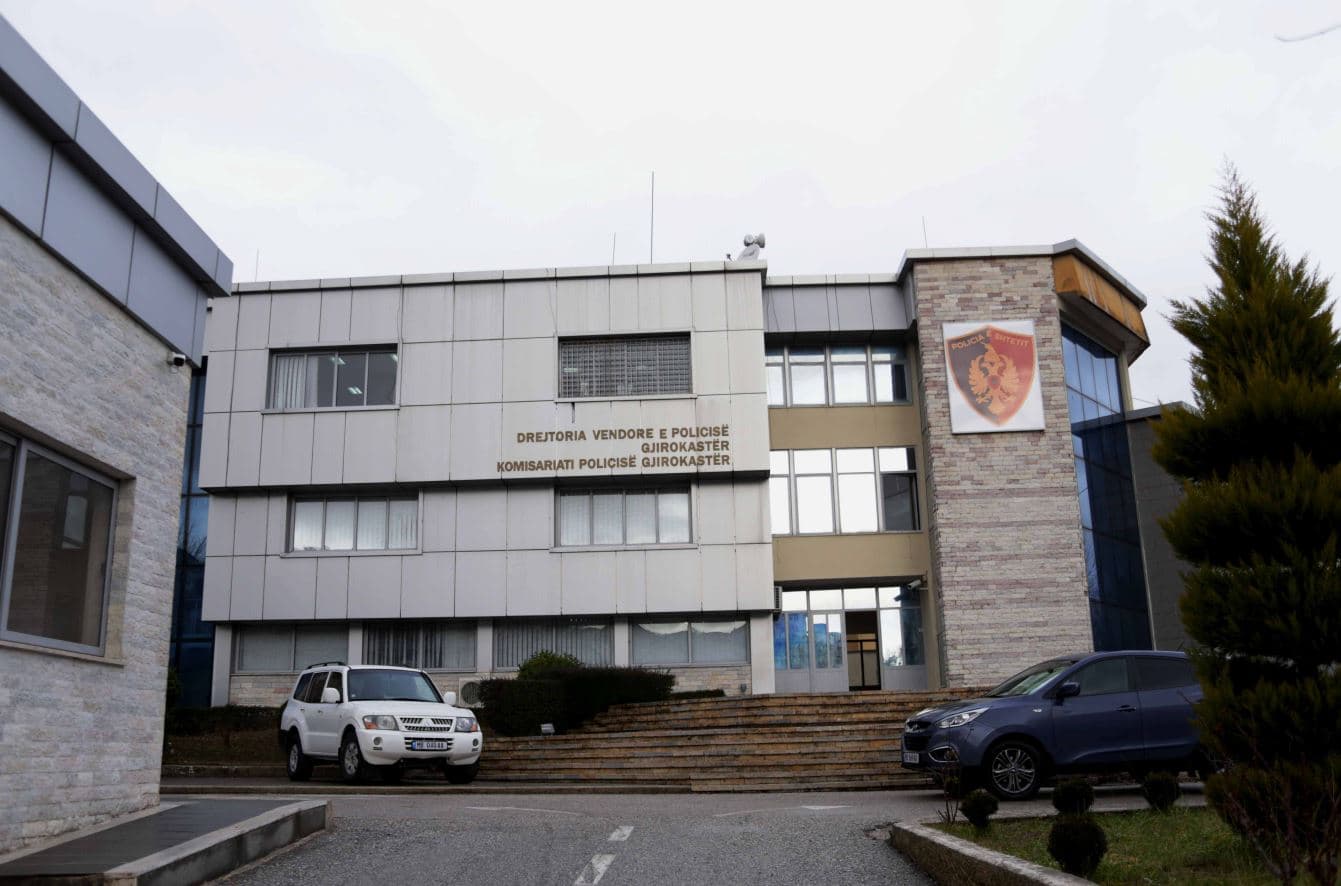E moshuara e kallëzoi për ngacmim seksual, procedohet 43-vjeçari në Gjirokastër