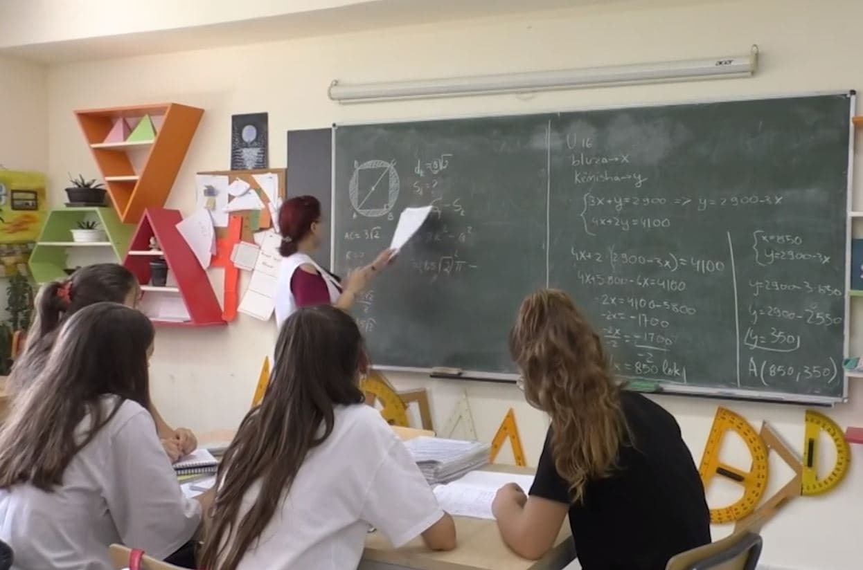 Vështirësi në regjistrimin e nxënësve/ Kaptelli: Po humbim mësues dhe po mbyllen klasa (VIDEO)