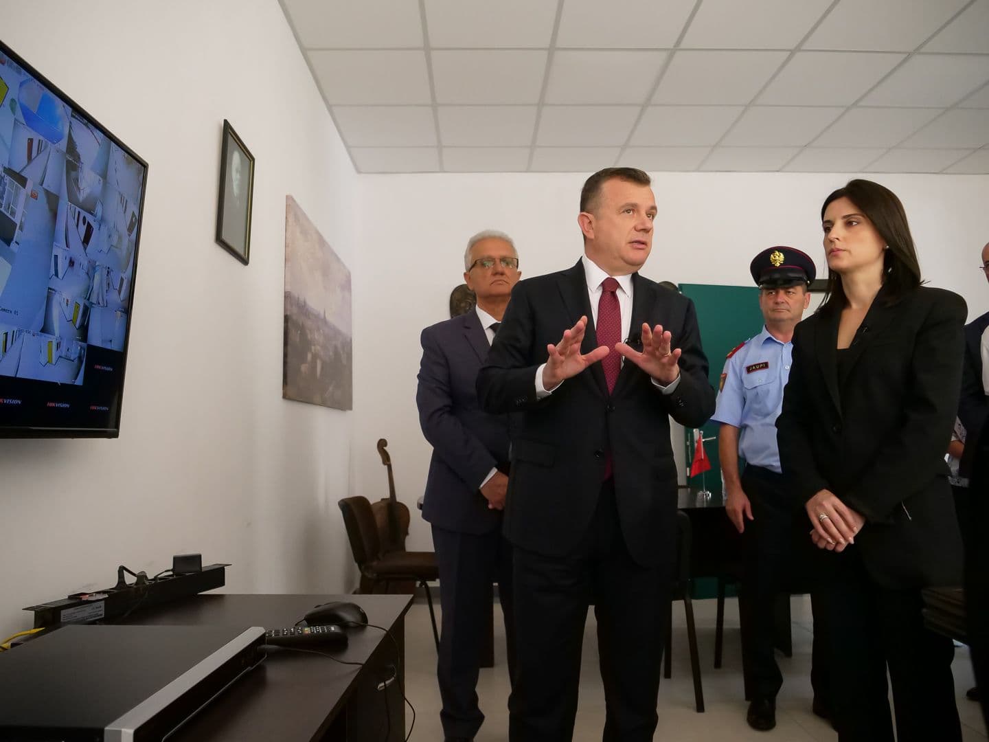 Siguria në shkolla, Balla: Shpërndarja e drogës moshat e reja, sfidë e madhe e imja
