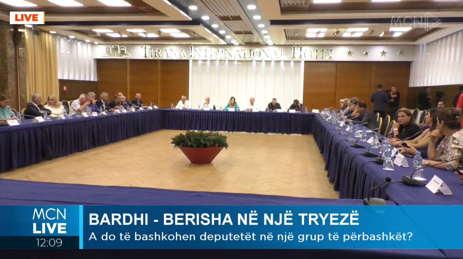 Tryeza e përbashkët Bardhi-Berisha, kush ishin deputetët e pranishëm në sallë