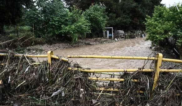 Pas zjarreve, Greqia përfshihet nga shirat e rrëmbyeshëm, 1 viktimë dhe 1 i zhdukur