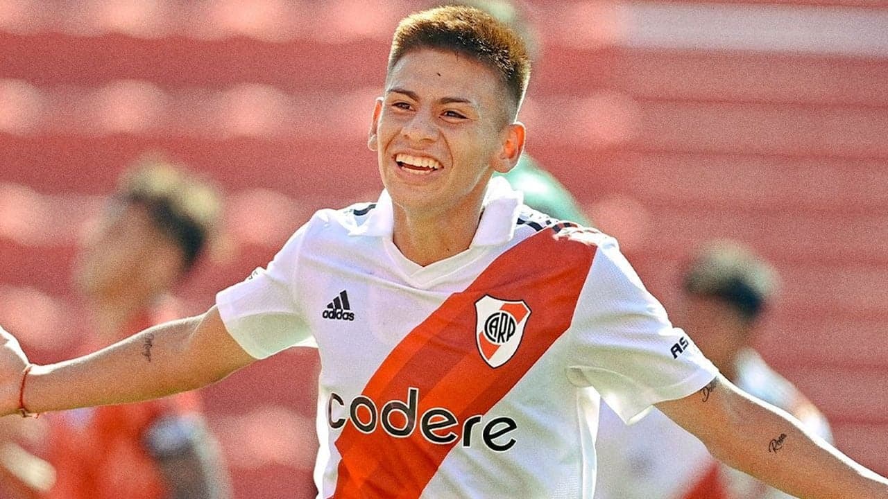 Juventus, interes për yllin e River Plates