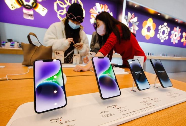 Kina ndalon zyrtarët qeveritarë të përdorin iPhone 