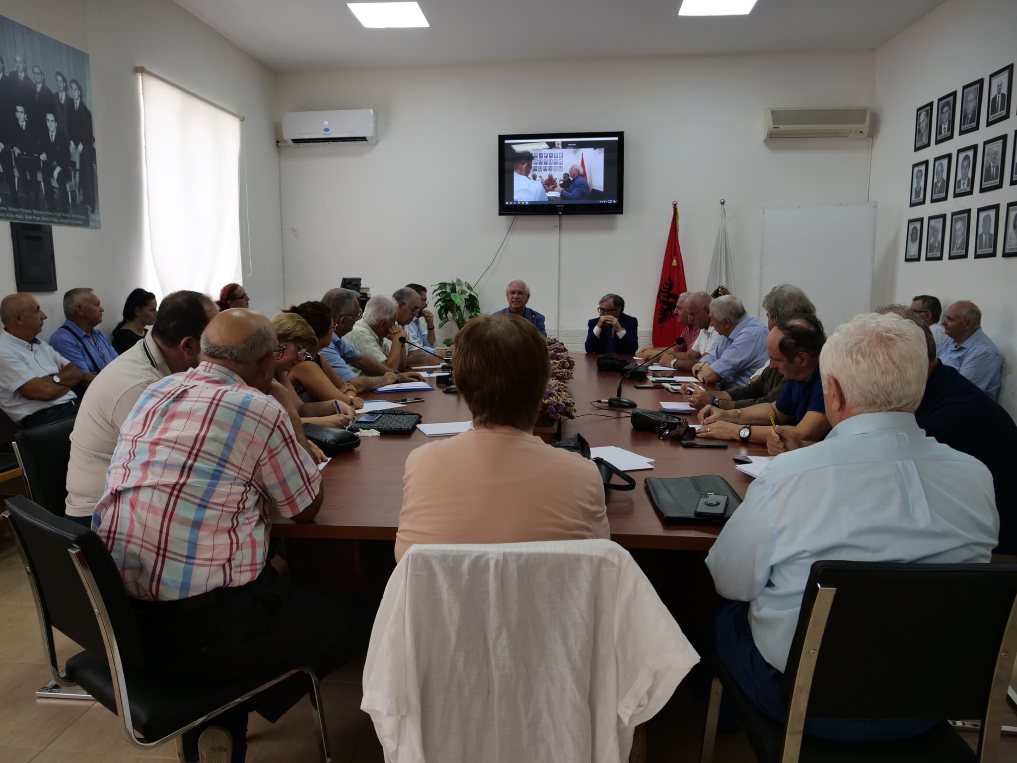 30 redaksi në Shqipëri, 30 në Kosovë/ ASH konstituon redaksitë e shkrimit për "Enciklopedinë shqiptare"