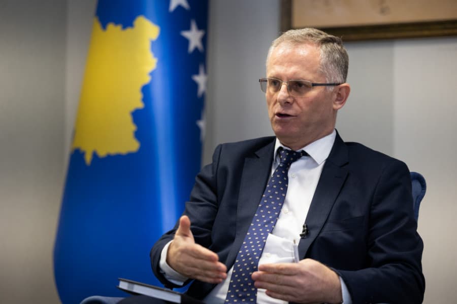 Bilslimi: Pritet që BE-ja t'i heqë masat ndëshkuese ndaj Kosovës brenda disa ditëve