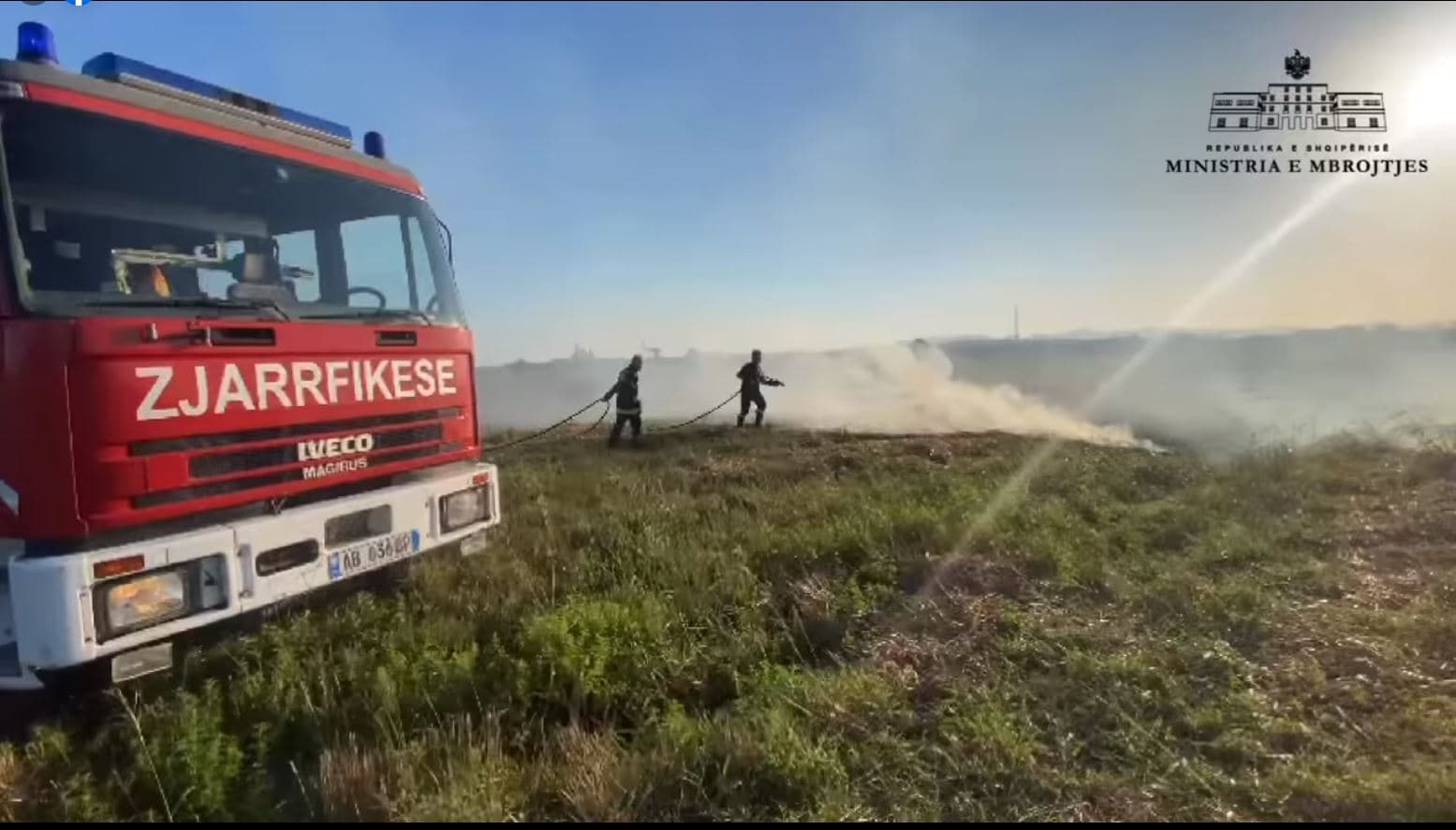  Zjarret në Navaricë e Finiq/ Peleshi: Operacionet për shuarjen e tyre vijojnë nga toka dhe ajri