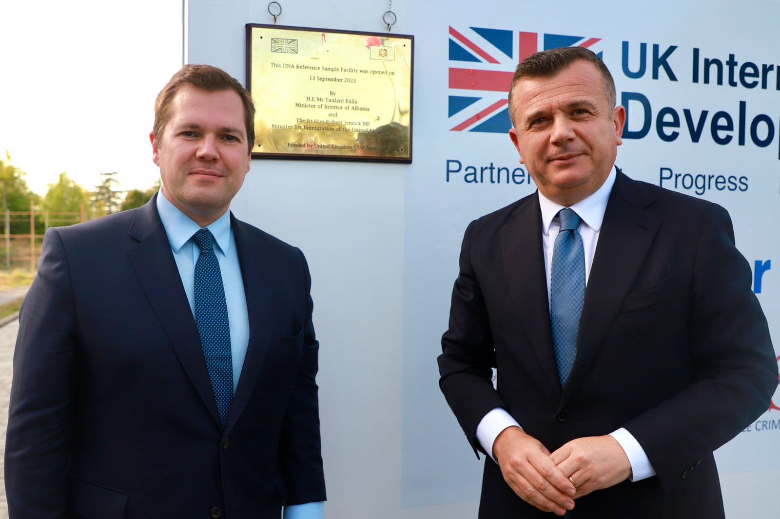 Balla dhe ministri britanik inaugurojnë laboratorin e referencës së ADN: Mundësi tu rikthehemi dosjeve të vjetra 