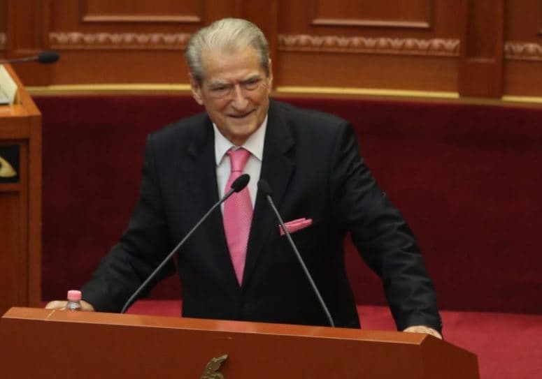 Rritja e pagave/Berisha: Në një akt të tmerrshëm cinizmi dhe korrupsioni, qeveria po blen Gjykatën Kushtetuese