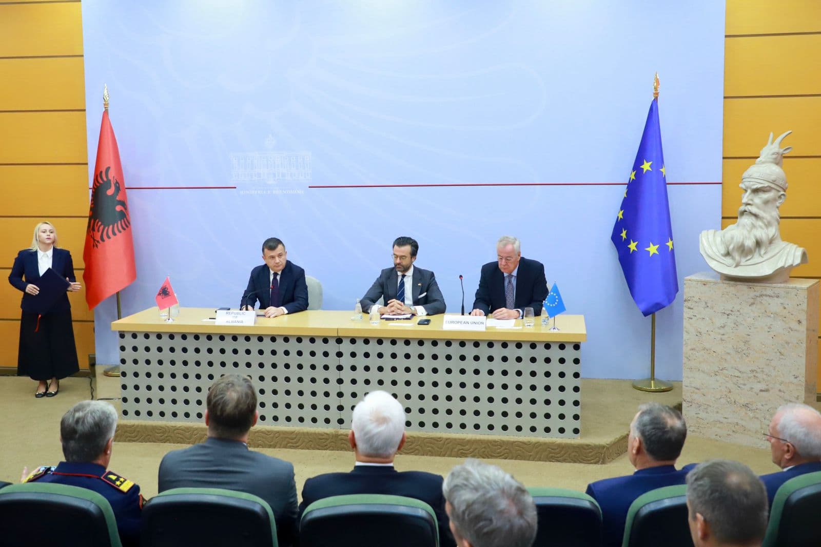 Nënshkruhet marrëveshja me BE, për aktivitetet e FRONTEX/ Balla: Të marrim rolin e një vendi kontribues për sigurinë në rajon